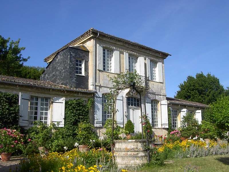 Chateau-de-Mongenan-1